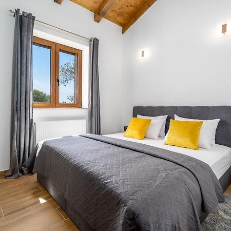 New! Promina Luxury Villa With 72Sqm Heated Pool, Jacuzzi, Infrared Sauna, Tennis Court, Media Room Bogatic Exterior photo