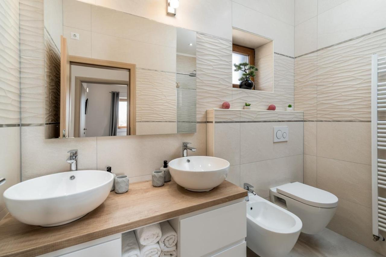 New! Promina Luxury Villa With 72Sqm Heated Pool, Jacuzzi, Infrared Sauna, Tennis Court, Media Room Bogatic Exterior photo