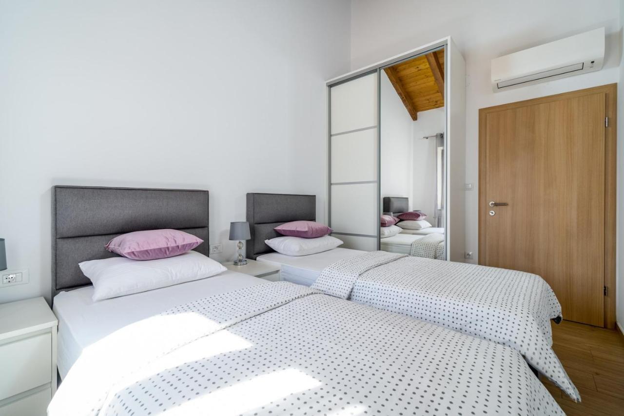 New! Promina Luxury Villa With 72Sqm Heated Pool, Jacuzzi, Infrared Sauna, Tennis Court, Media Room Bogatic Exterior photo