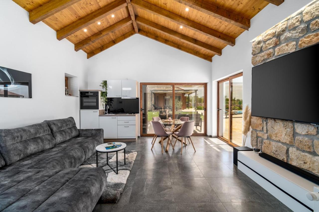 New! Promina Luxury Villa With 72Sqm Heated Pool, Jacuzzi, Infrared Sauna, Tennis Court, Media Room Bogatic Exterior photo