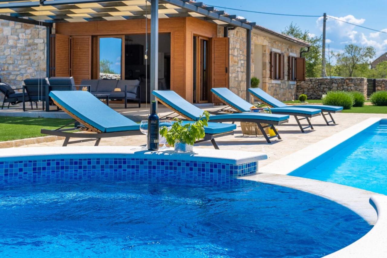 New! Promina Luxury Villa With 72Sqm Heated Pool, Jacuzzi, Infrared Sauna, Tennis Court, Media Room Bogatic Exterior photo
